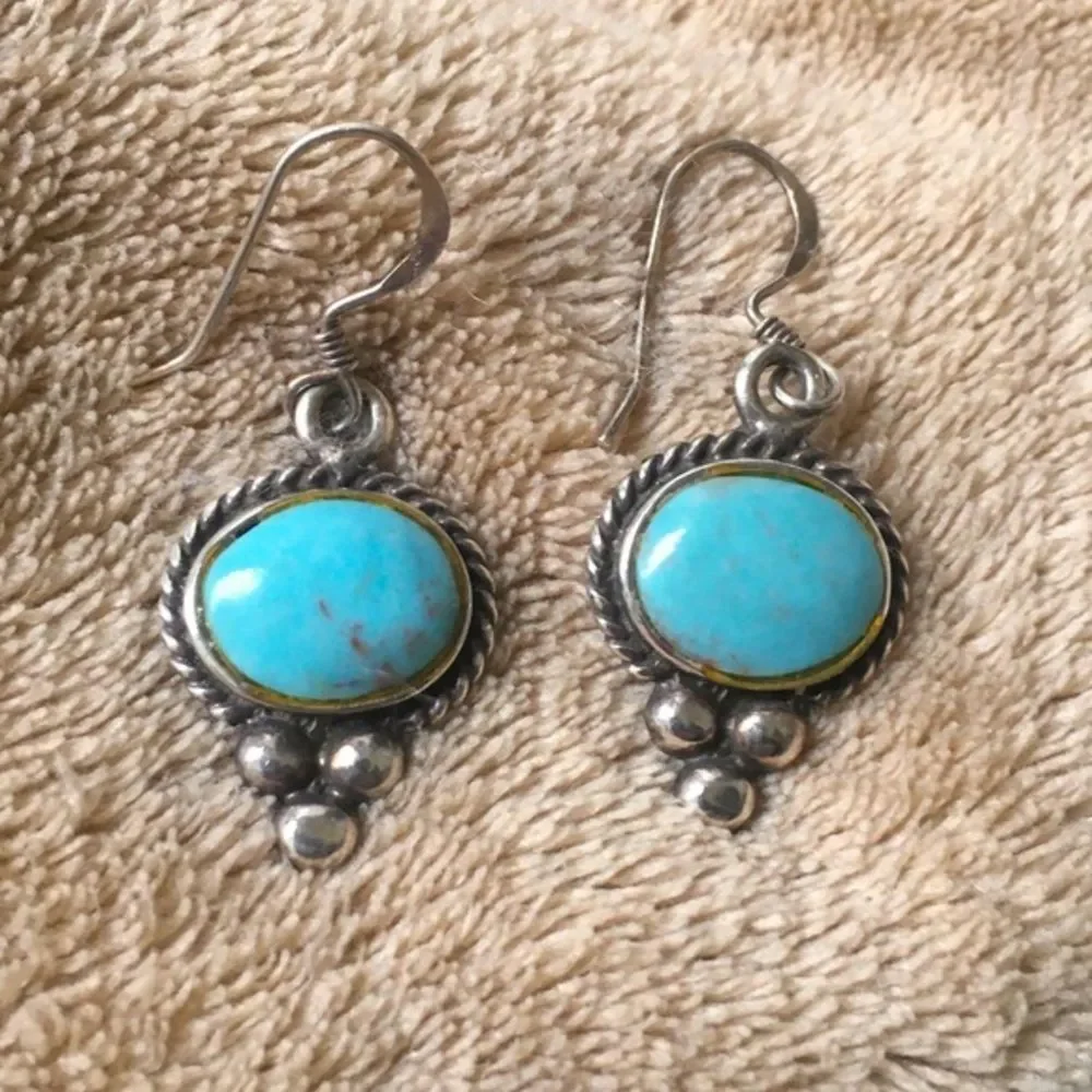 SOLD Vintage Turquoise Rope Encircled Turquoise Sterling Silver Earrings - Picture 5 of 6
